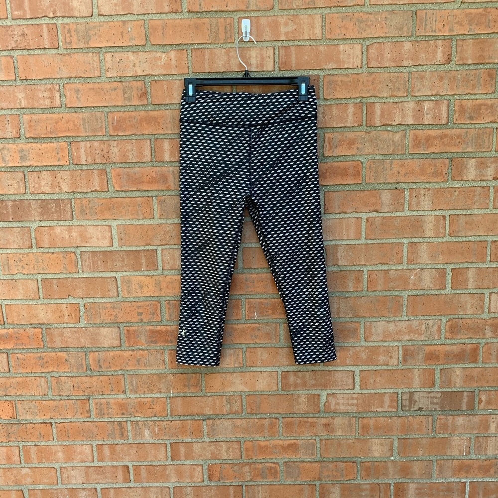 🛍Under Armour Cropped Black&White Leggings